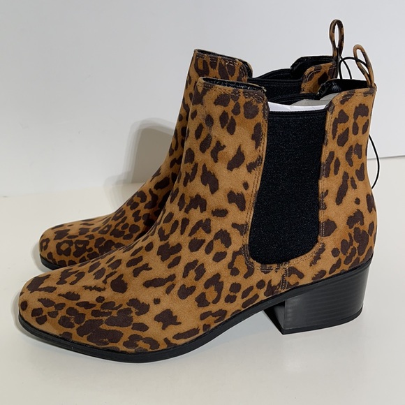 Women’s Size 7.5 Cheetah Print Memory Foam Ankle Boots w/ Block Heel - Picture 3 of 7